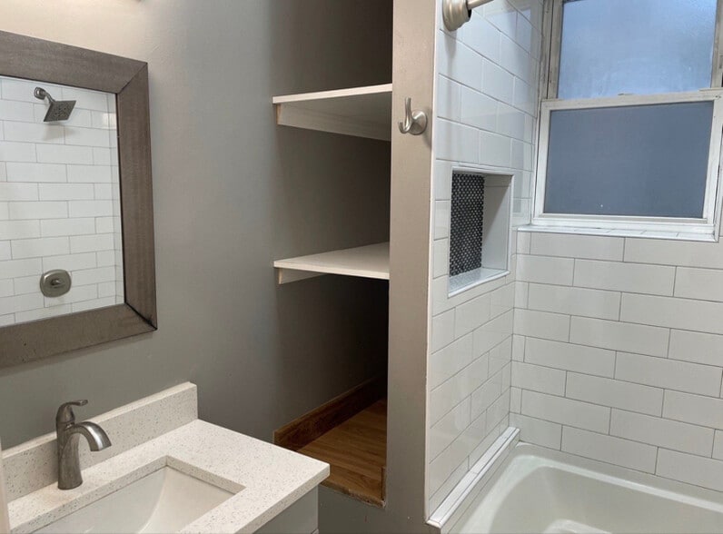 Building Photo - 4145 W Hirsch St