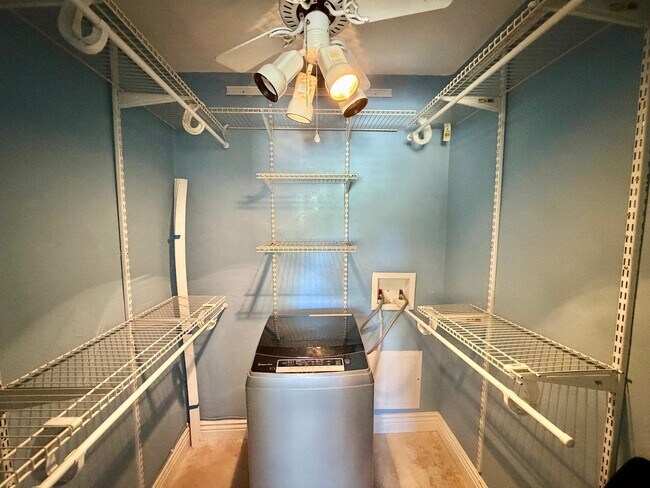 Building Photo - Charming 1/1 in Tumblin Creek - 1 mile from UF!