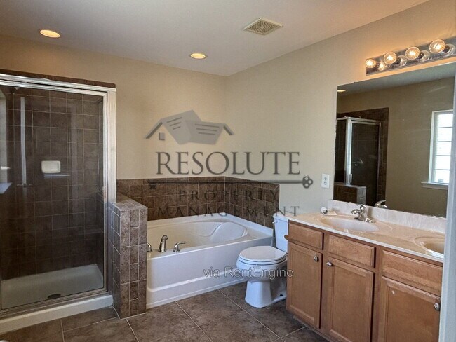 Building Photo - 4 Spicewood Ct