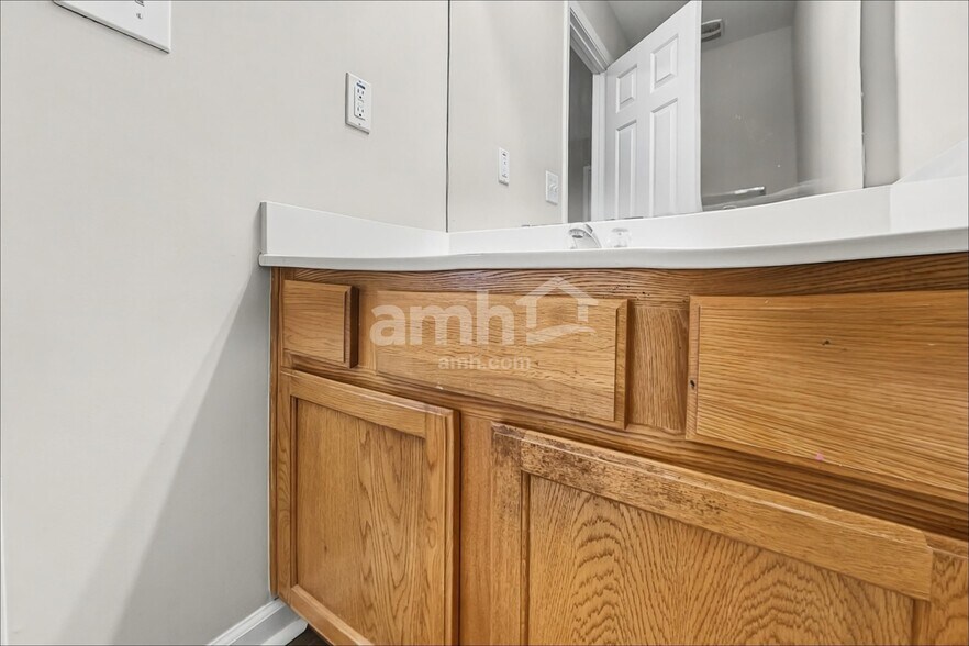 Building Photo - 5145 Torrey Ln
