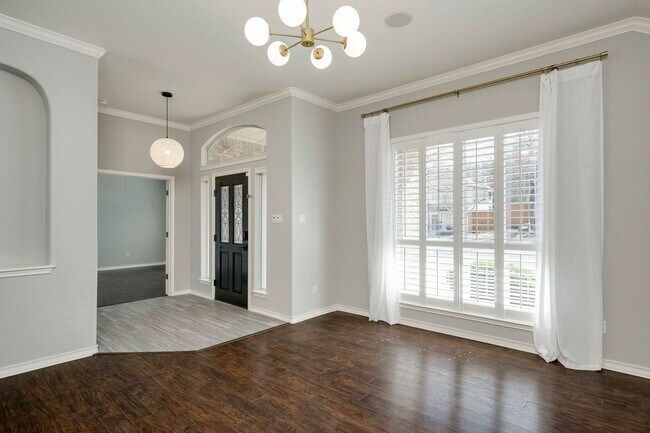 Building Photo - 2916 Alsatia Dr