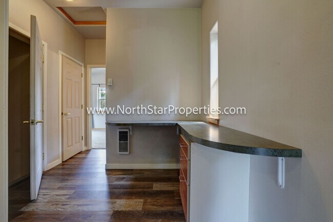 Building Photo - Wonderful Bend Property Close to Mountain View High School