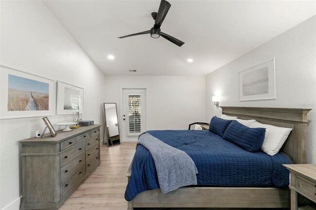 Building Photo - 1020 19th St SW