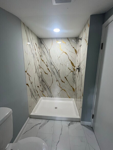 Building Photo - 680 E Main St