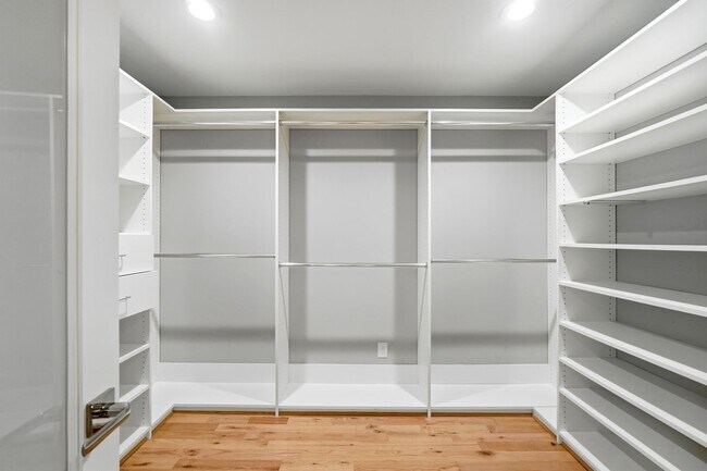 Building Photo - 520 Iverson Way