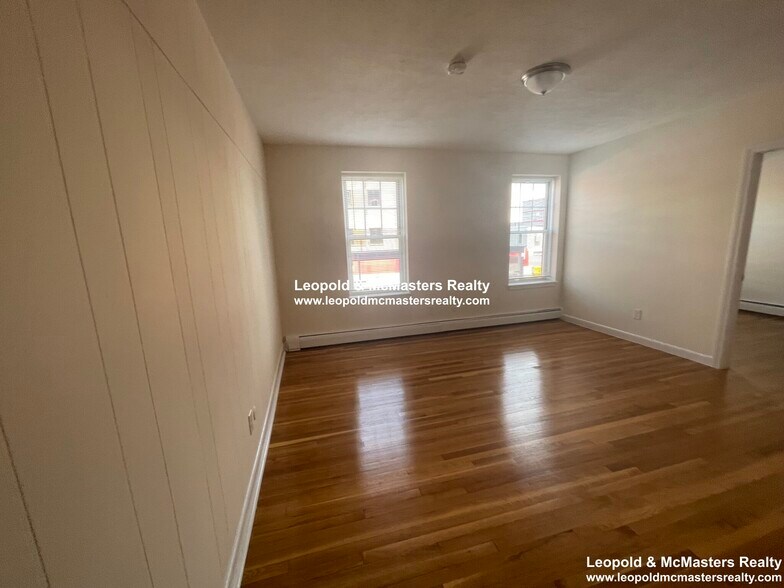 Building Photo - 164 North Beacon St