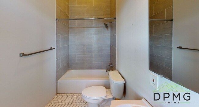 Building Photo - 108 S Hosmer St