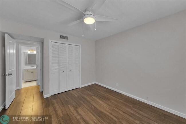 Building Photo - 160 Cypress Club Dr