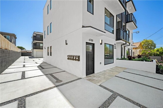 Building Photo - 6704 1/2 Kester Avenue, Los Angeles, CA 91...