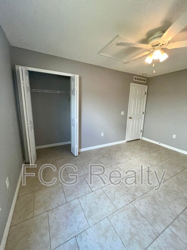 Building Photo - 5819 Windridge Dr