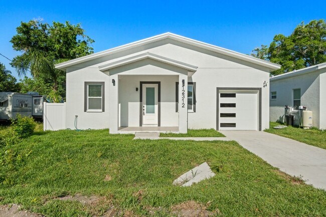 Building Photo - Gorgeous New Constriction House in Tampa - B