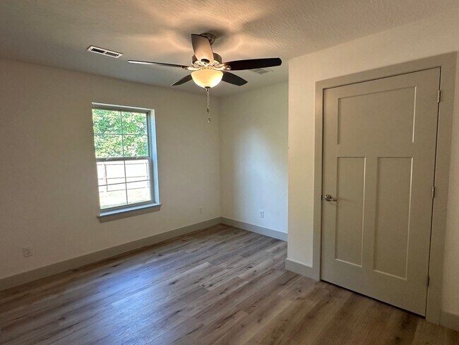 Building Photo - Now LEASING in Summit Pass! Available May 18, 2026!