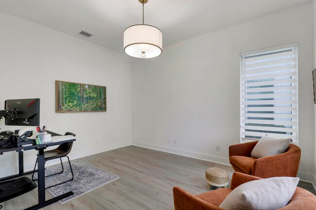 Building Photo - 5029 Grandiflora Rd