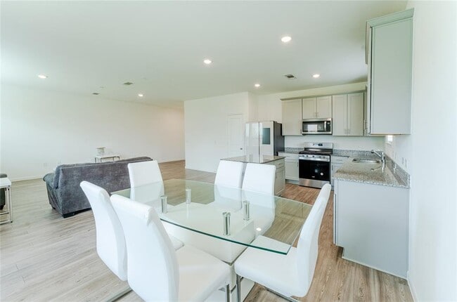 Building Photo - 1017 Laguna Cv Dr