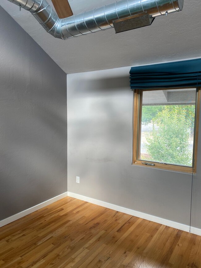 Building Photo - Contemporary 2 Bedroom, 2.5 Bath townhouse...