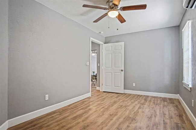 Building Photo - 1704 Cairo Ave