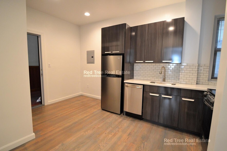 Building Photo - 19 Peterborough St