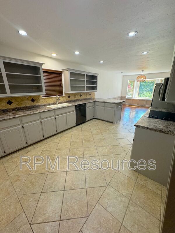 Building Photo - 12000 Hollyrock Dr