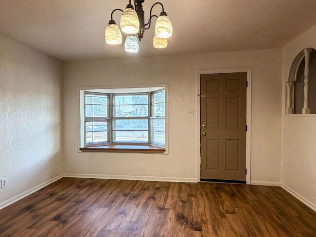 Building Photo - 3221 Emory St