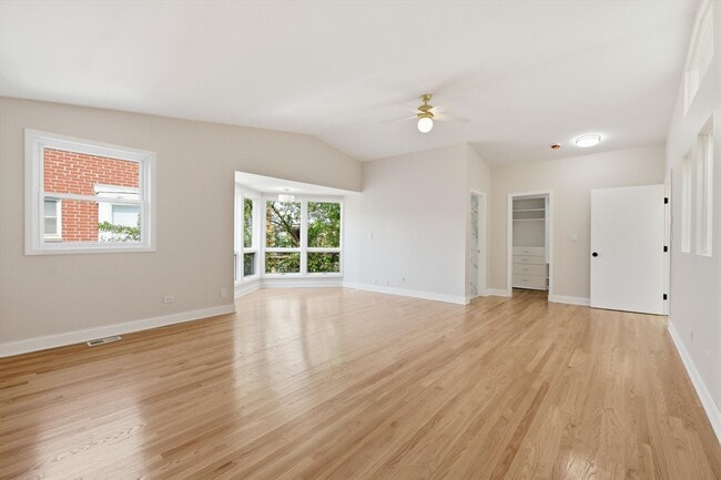 Building Photo - 5510 S Cornell Ave