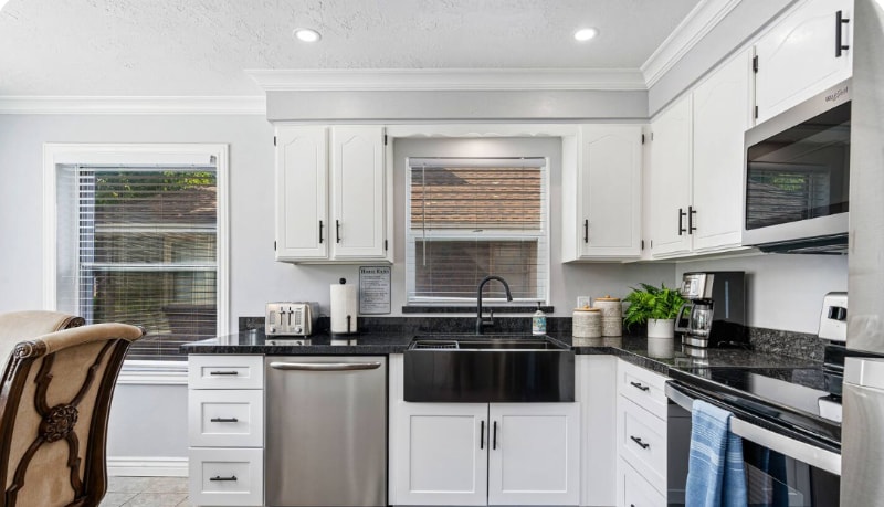 Building Photo - 444 N Oakley St