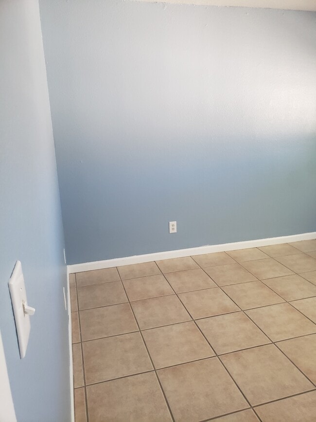 Building Photo - 3560 N Tucson Blvd