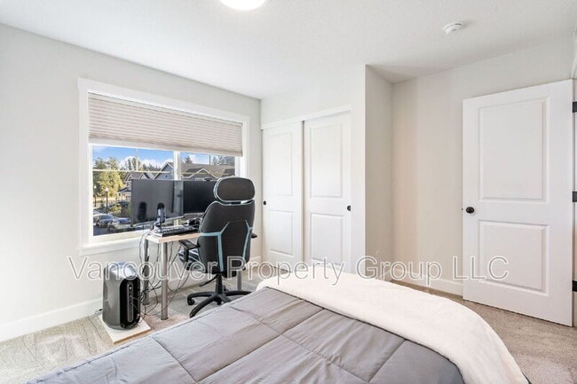 Building Photo - 746 SE 38th St