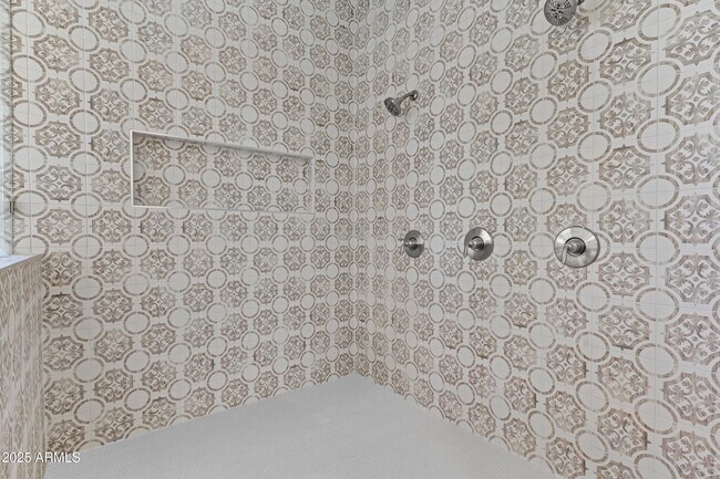 Building Photo - 2617 W Desert Hills Dr