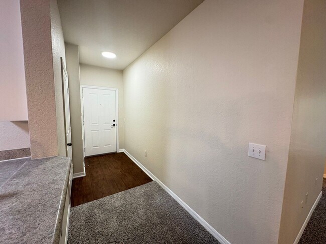 Building Photo - 6016 Hemingway Cir