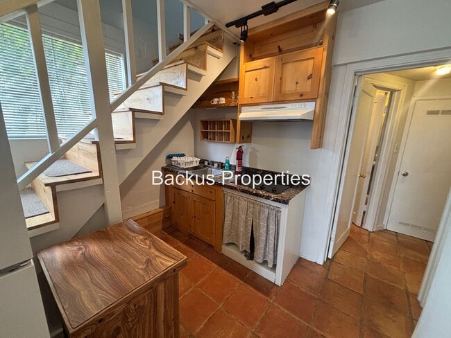 Building Photo - Wonderful furnished loft in upper Seaside