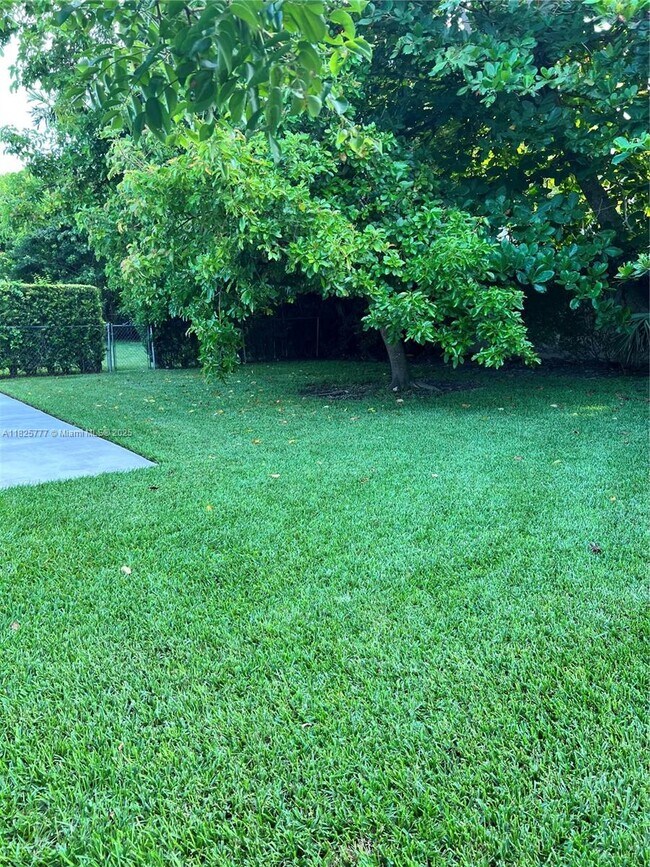 Building Photo - 10820 SW 78th Ave
