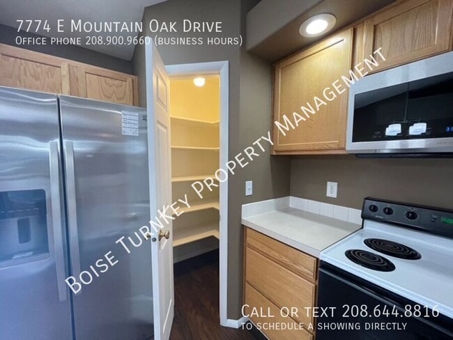 Building Photo - 7774 E Mountain Oak Dr