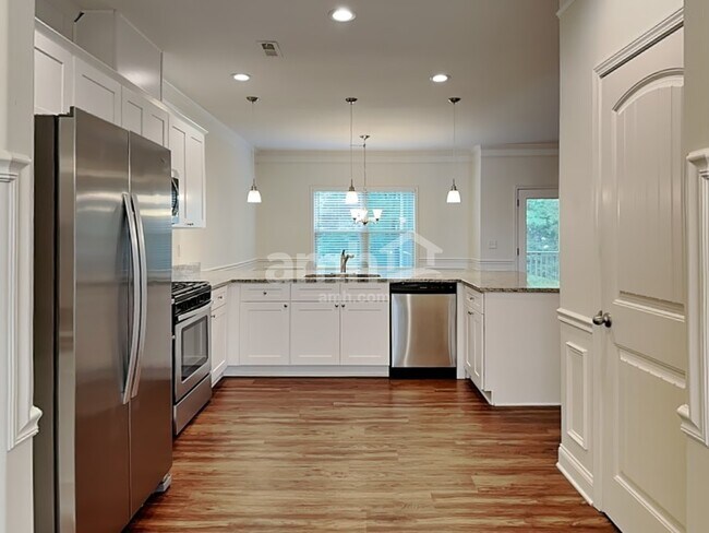 Building Photo - 30 Adams Manor Court