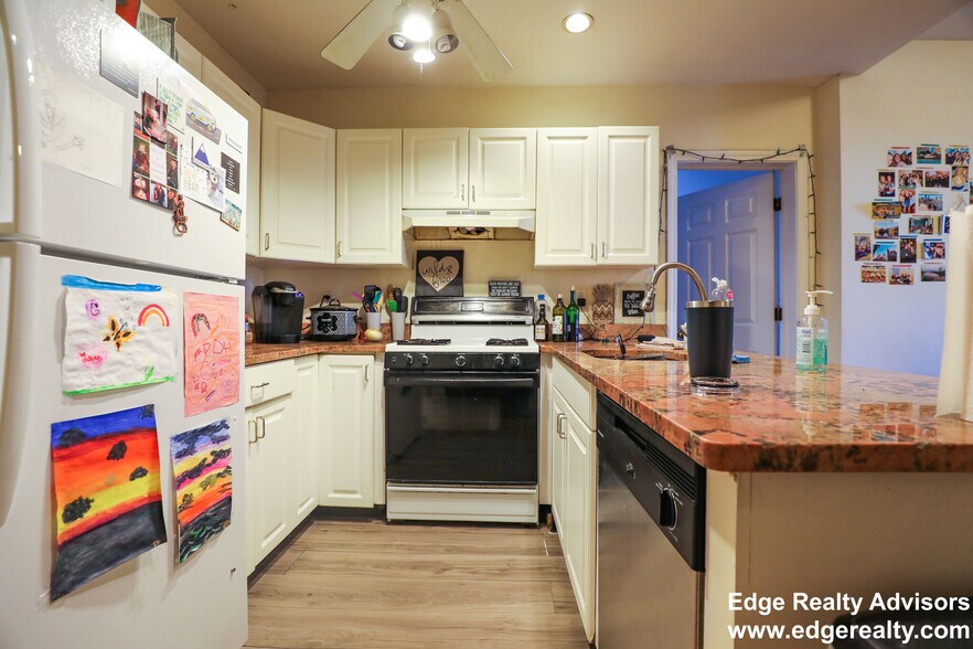 Building Photo - 74 Egmont St