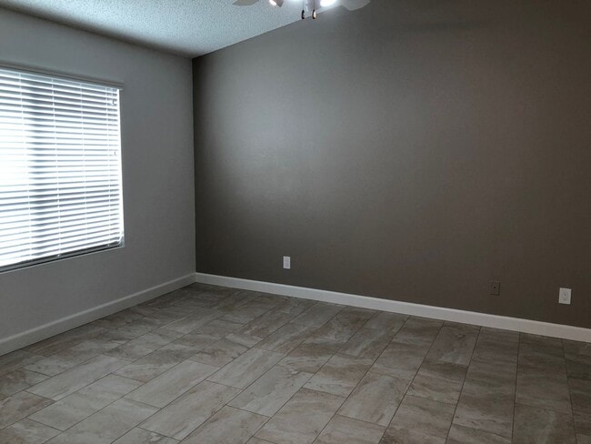 Building Photo - Lovely Updated Home in Leisure World a 45+ Active Adult Resort Community