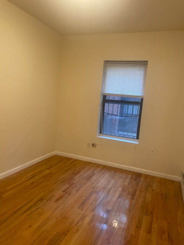 Building Photo - 621 Gates Ave