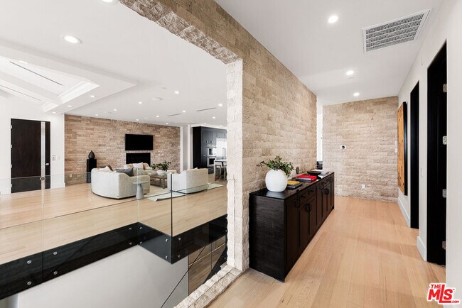 Building Photo - 3116 Elvido Dr