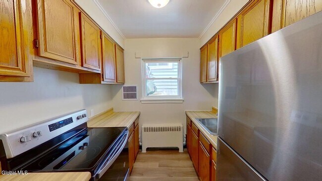 Building Photo - 31 Parkwood St