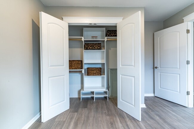 Building Photo - Renovated 3 bed/2 bath just minutes from Downtown!!