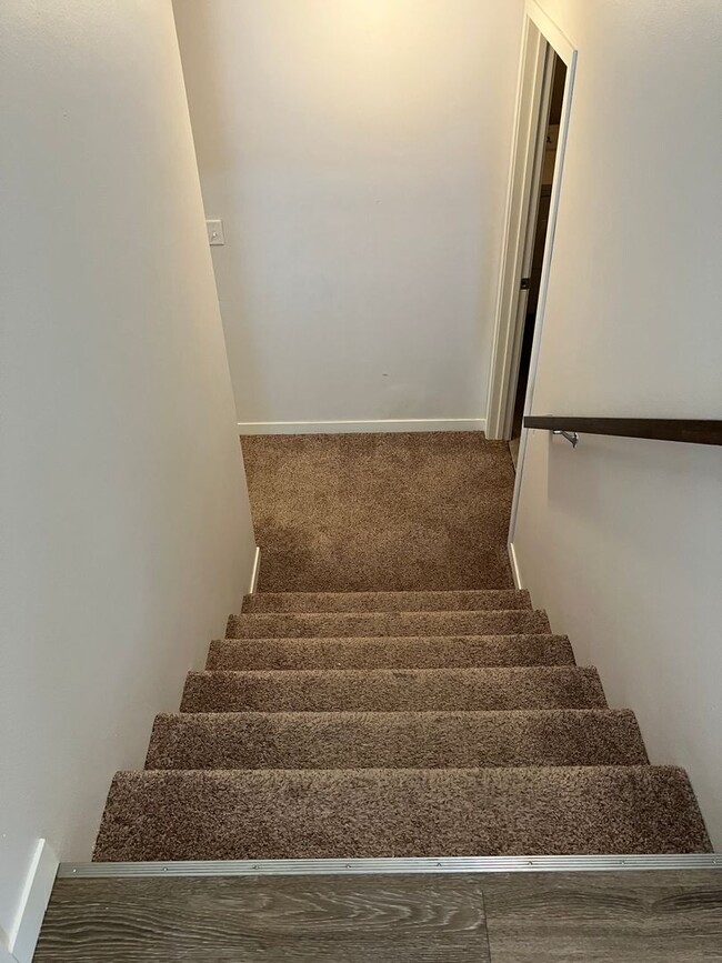 Building Photo - 4 Bed 3 Bath