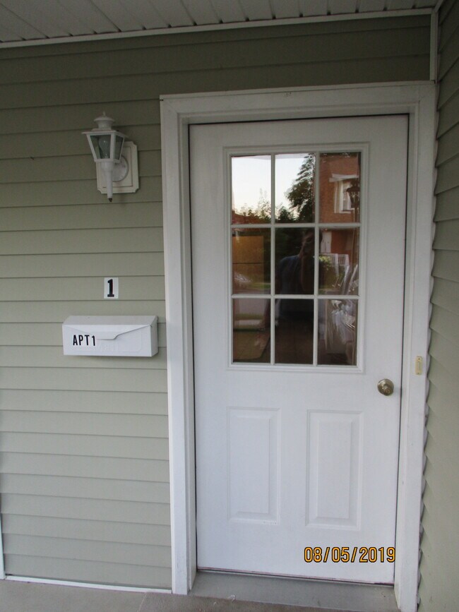 Entrance - 1 Riverside Park N