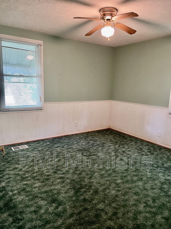 Building Photo - 2405 Woodmont Dr