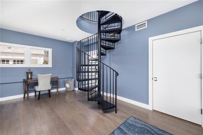 Building Photo - 14 E Pointe Ct