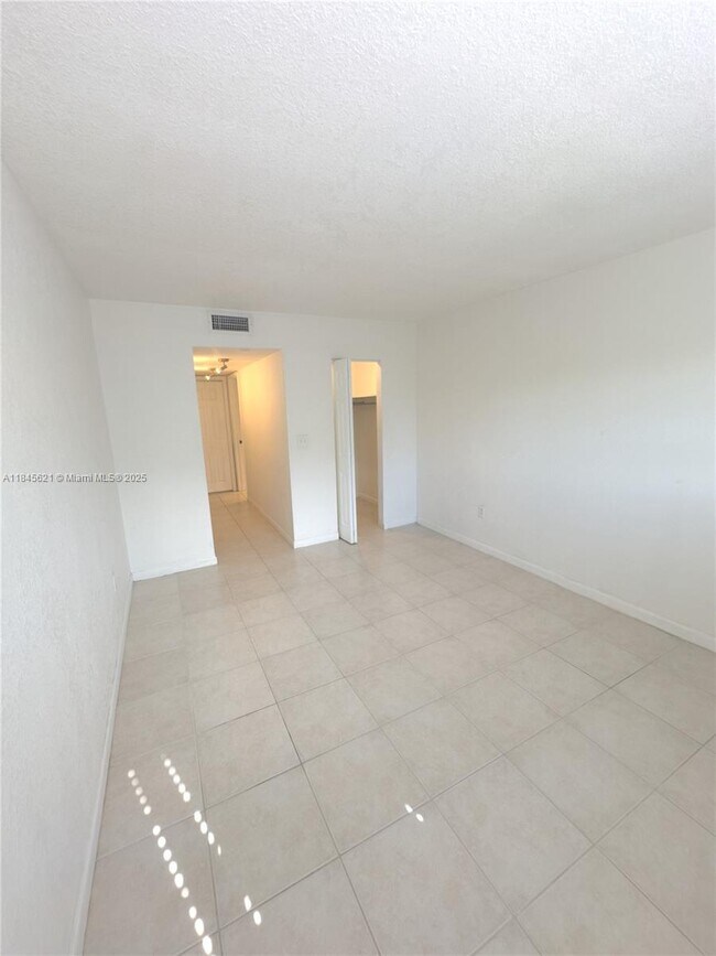 Building Photo - 12290 NE 11th Ct