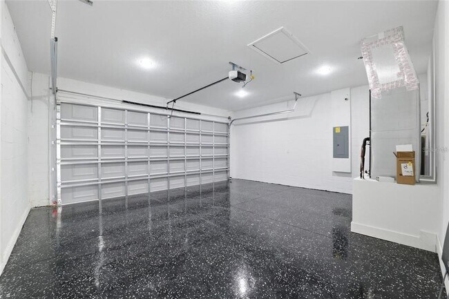 Building Photo - 2275 W Linden Dr