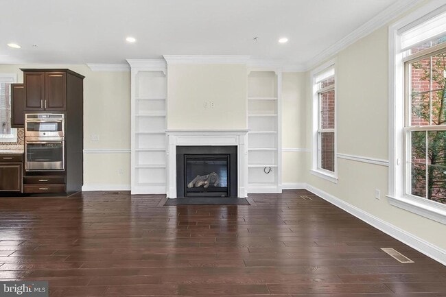 Building Photo - 322 N George Mason Dr