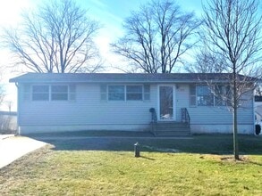 Building Photo - 220 E Pleasant St