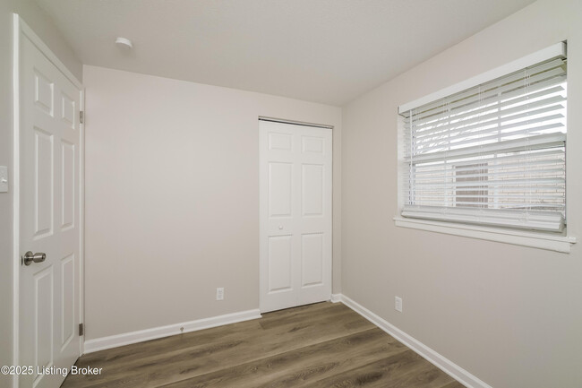 Building Photo - 5414 Robinwood Rd