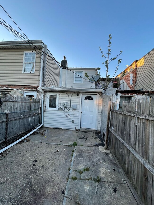 Building Photo - Recently renovated two bedroom one and a h...