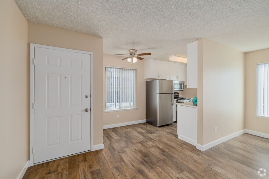 1BR, 1BA - 560SF w/ White Cabinets - Dining Room - Hazel Wood Apartments